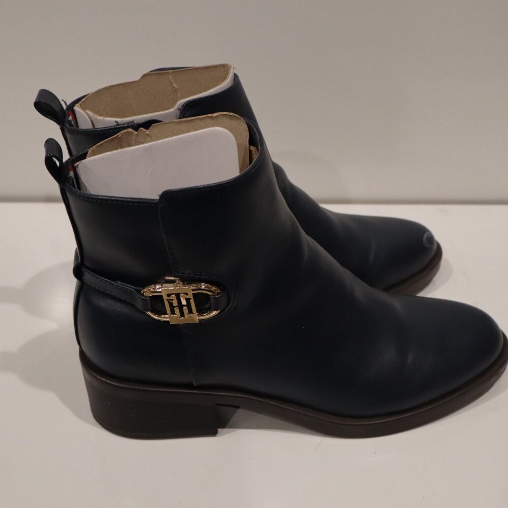 TOMMY HILFIGER Imiera Classic short boots Size 8